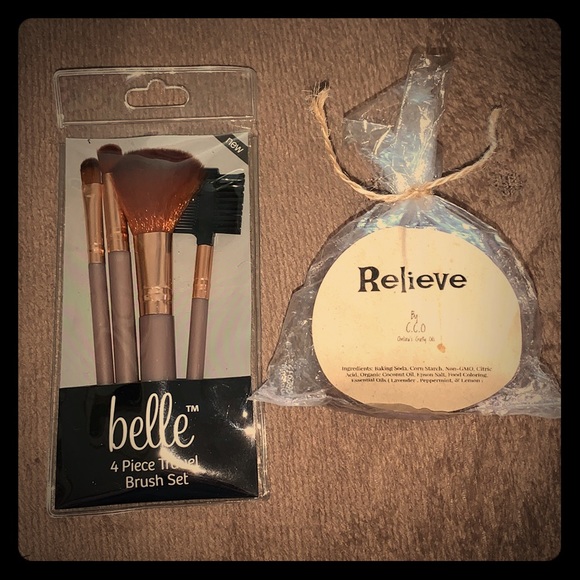 belle & Chelsea’s Crafty oils Accessories - Belle travel makeup brush set & Relieve bath bomb